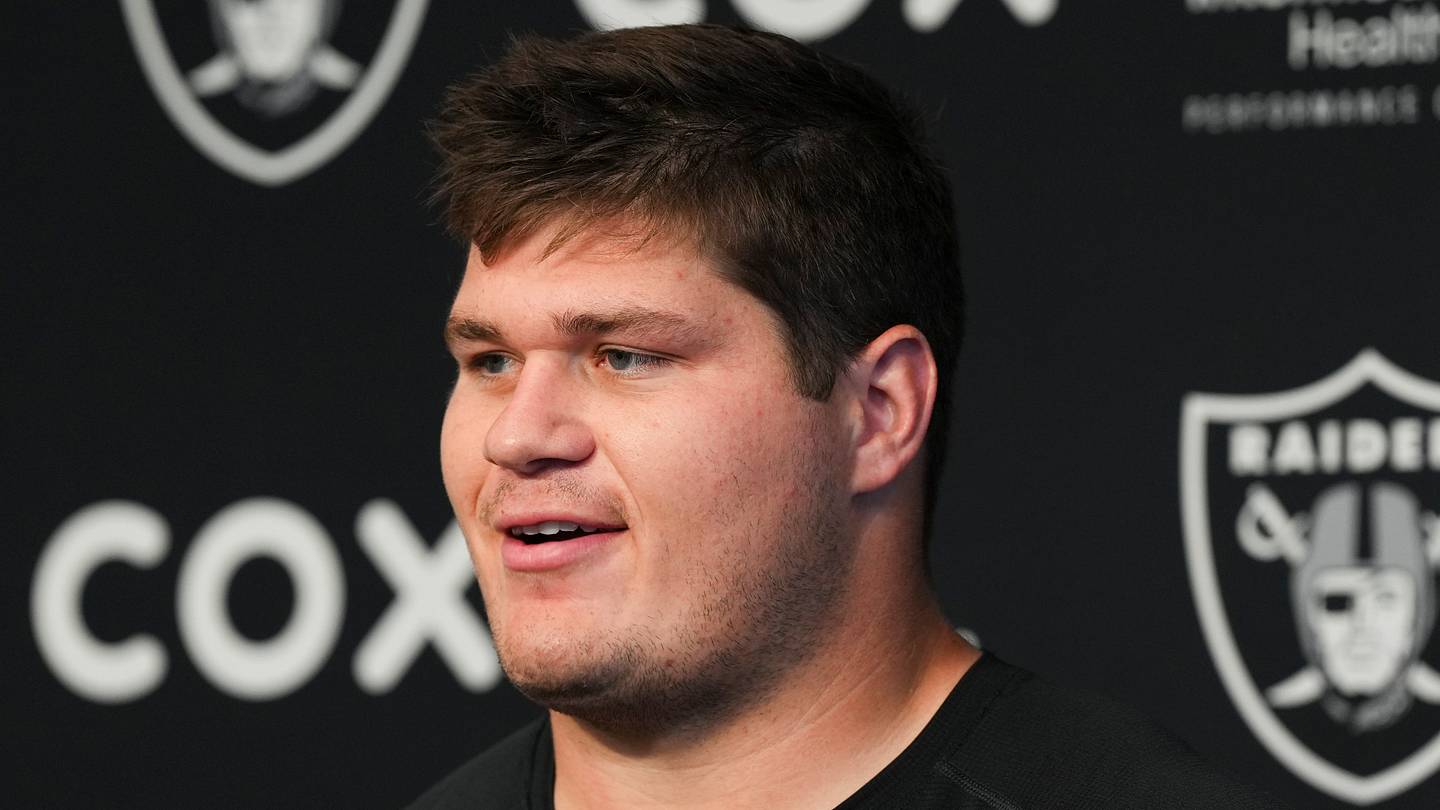 Raiders' Tyler Linderbaum is impressed with Fernando Mendoza' camp approach