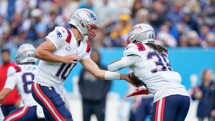 New England Patriots quarterback Drake Maye (10) hands off to running back Rhamondre Stevenson (38) during the first quarter at Nissan Stadium in Nashville, Tenn., Sunday, Oct. 19, 2025.