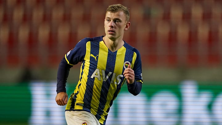 Max Meyer im Einsatz für Fenerbahce (Archivbild) Max Meyer im Einsatz für Fenerbahce (Archivbild)