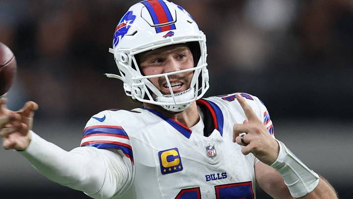 Buffalo Bills quarterback Josh Allen (17)