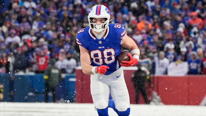 Dec 7, 2025; Orchard Park, New York, USA; Bills tight end Dawson Knox (88) runs with the ball in the fourth quarter against the Cincinnati Bengals at Highmark Stadium. Dec 7, 2025; Orchard Park, New York, USA; Bills tight end Dawson Knox (88) runs with the ball in the fourth quarter against the Cincinnati Bengals at Highmark Stadium.
