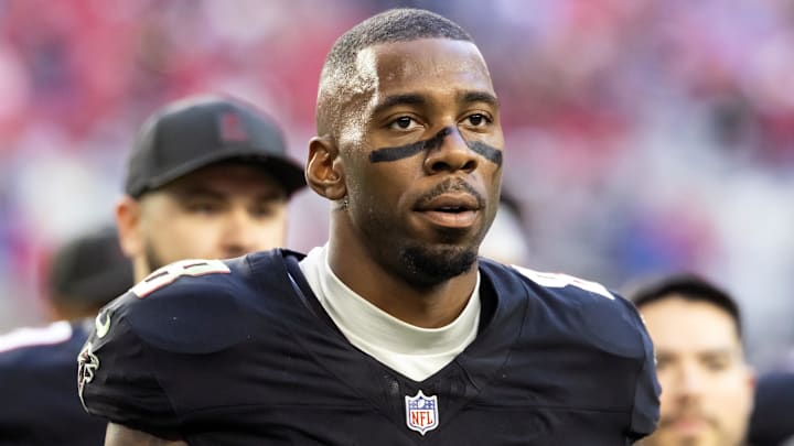 Dec 21, 2025; Glendale, Arizona, USA; Atlanta Falcons tight end Kyle Pitts Sr. (8) against the Arizona Cardinals at State Farm Stadium. Mandatory Credit: Mark J. Rebilas-Imagn Images Dec 21, 2025; Glendale, Arizona, USA; Atlanta Falcons tight end Kyle Pitts Sr. (8) against the Arizona Cardinals at State Farm Stadium. Mandatory Credit: Mark J. Rebilas-Imagn Images