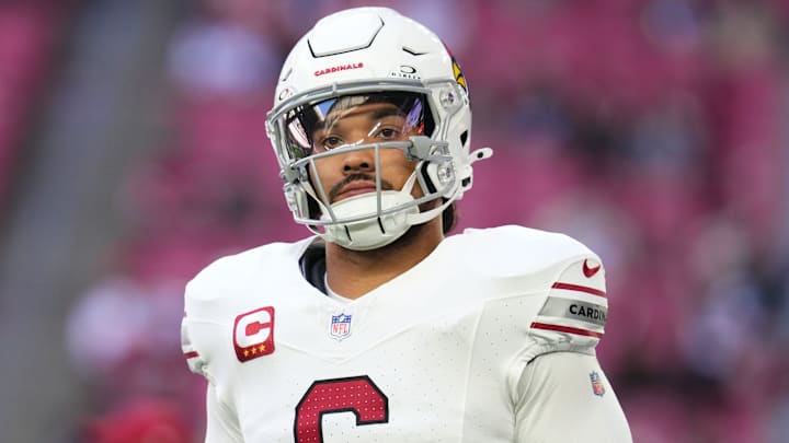Arizona Cardinals running back James Conner (6) takes the field before they play the New England Patriots at State Farm Stadium on Dec. 15, 2024. Arizona Cardinals running back James Conner (6) takes the field before they play the New England Patriots at State Farm Stadium on Dec. 15, 2024.