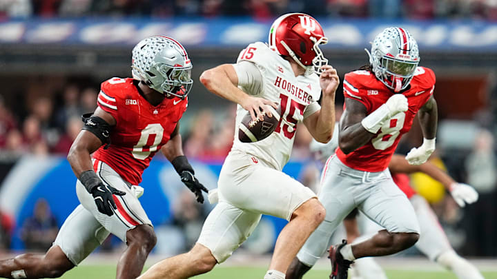 Indiana Hoosiers quarterback Fernando Mendoza 
