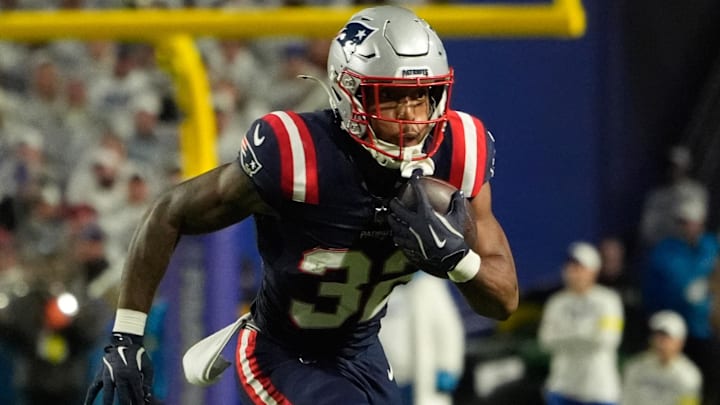 Oct 5, 2025; Orchard Park, New York, USA; New England Patriots running back Treveyon Henderson (32) runs with the ball against the Buffalo Bills during the second half at Highmark Stadium. Mandatory Credit: Gregory Fisher-Imagn Images Oct 5, 2025; Orchard Park, New York, USA; New England Patriots running back Treveyon Henderson (32) runs with the ball against the Buffalo Bills during the second half at Highmark Stadium. Mandatory Credit: Gregory Fisher-Imagn Images