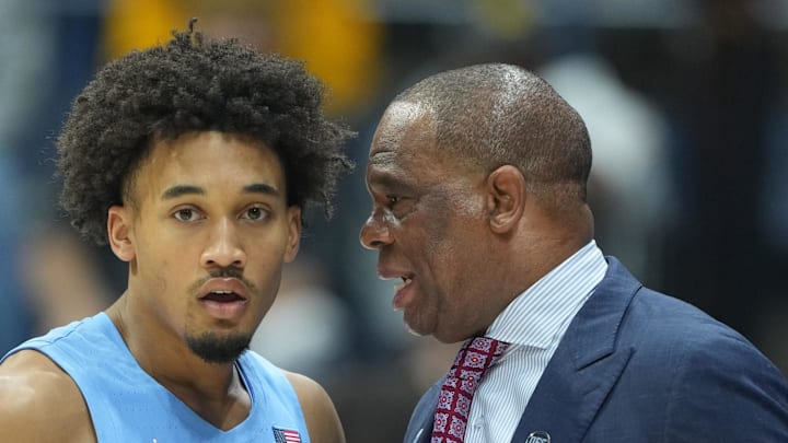 Jan 17, 2026; Berkeley, California, USA; North Carolina Tar Heels head coach Hubert Davis (right) talks with guard Seth Trimble (7) during the first half against the California Golden Bears at Haas Pavilion. Mandatory Credit: Darren Yamashita-Imagn Images