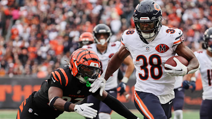 Chicago Bears running back Brittain Brown (38) runs for a touchdown against Cincinnati Bengals safety Jordan Battle (27) and cornerback DJ Turner II (20) during the third quarter at Paycor Stadium. Chicago Bears running back Brittain Brown (38) runs for a touchdown against Cincinnati Bengals safety Jordan Battle (27) and cornerback DJ Turner II (20) during the third quarter at Paycor Stadium.