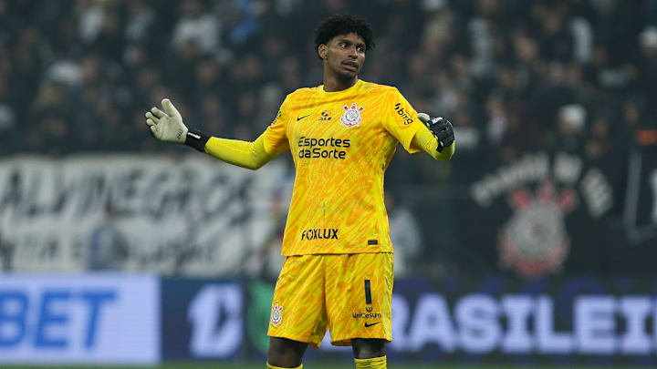 Goleiro segue com contrato de empréstimo junto ao Timão