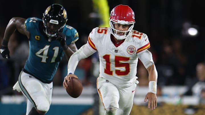 Chiefs quarterback Patrick Mahomes threw for 318 yards in a 31–28 loss to the Jaguars.