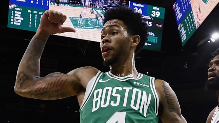Oct 22, 2025; Boston, Massachusetts, USA; Philadelphia 76ers center Joel Embiid (21) and Boston Celtics guard Anfernee Simons (4) point different directions as they think the ball belongs to them during the second quarter at TD Garden. Mandatory Credit: Winslow Townson-Imagn Images Oct 22, 2025; Boston, Massachusetts, USA; Philadelphia 76ers center Joel Embiid (21) and Boston Celtics guard Anfernee Simons (4) point different directions as they think the ball belongs to them during the second quarter at TD Garden. Mandatory Credit: Winslow Townson-Imagn Images