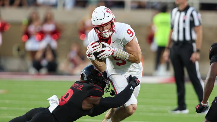 Sep 18, 2026; Lubbock, Texas, USA; Texas Tech Red Raiders defensive linebacker Corey Platt Jr. (9) tackes Houston Cougars tight end Patrick Overmyer (9) in the first half at Galaxy Stadium. Mandatory Credit: Michael C. Johnson-Imagn Images Sep 18, 2026; Lubbock, Texas, USA; Texas Tech Red Raiders defensive linebacker Corey Platt Jr. (9) tackes Houston Cougars tight end Patrick Overmyer (9) in the first half at Galaxy Stadium. Mandatory Credit: Michael C. Johnson-Imagn Images