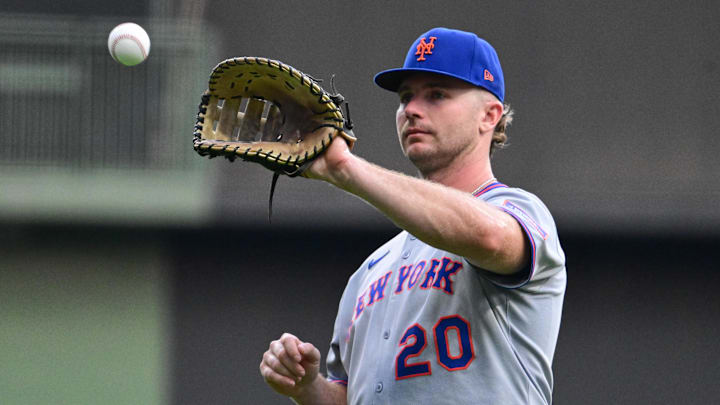 Aug 8, 2025; Milwaukee, Wisconsin, USA; New York Mets first baseman Pete Alonso (20) gets ready to play against the Milwaukee Brewers at American Family Field. Mandatory Credit: Benny Sieu-Imagn Images