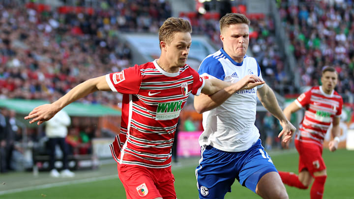 Robert Gumny im Duell mit Marius Bülter.