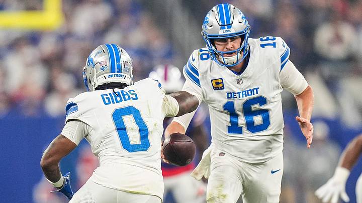 Detroit Lions quarterback Jared Goff (16) hands the ball to running back Jahmyr Gibbs (0) against Buffalo Bills 