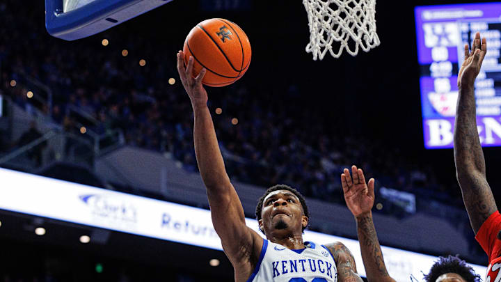 Jan 24, 2026; Lexington, Kentucky, USA; Kentucky Wildcats guard Otega Oweh (00) makes a lay up during the second half against the Mississippi Rebels at Rupp Arena at Central Bank Center. Mandatory Credit: Jordan Prather-Imagn Images Jan 24, 2026; Lexington, Kentucky, USA; Kentucky Wildcats guard Otega Oweh (00) makes a lay up during the second half against the Mississippi Rebels at Rupp Arena at Central Bank Center. Mandatory Credit: Jordan Prather-Imagn Images