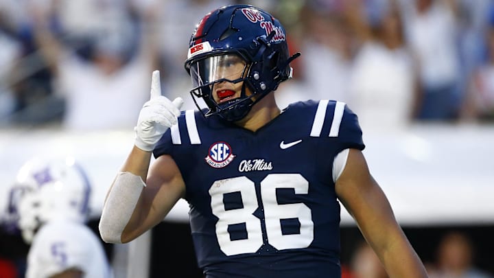 Mississippi Rebels tight end Caden Prieskorn (86).