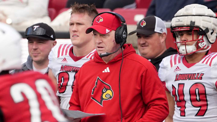 White Louisville’s head coach Jeff Brohm watches his team against Red Louisville in the Spring Game Friday night at L & N Stadium.
April 11, 2025 White Louisville’s head coach Jeff Brohm watches his team against Red Louisville in the Spring Game Friday night at L & N Stadium.
April 11, 2025