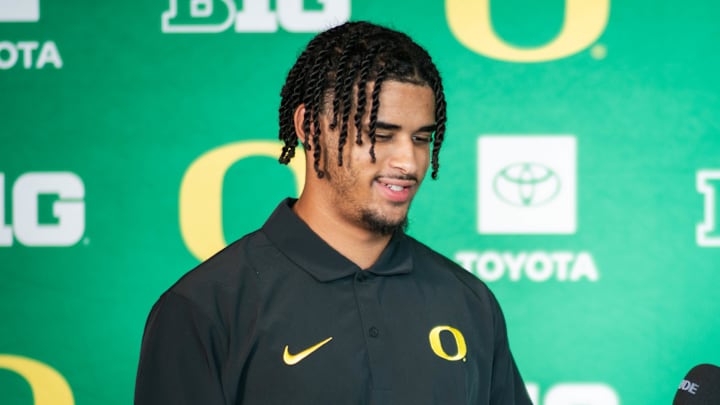 Oregon Ducks quarterback Dante Moore 