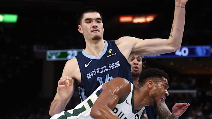 Oct 31, 2024; Memphis, Tennessee, USA; Milwaukee Bucks forward Giannis Antetokounmpo (34) drives to the basket as Memphis Grizzlies center Zach Edey (14) defends during the first half at FedExForum. Mandatory Credit: Petre Thomas-Imagn Images Oct 31, 2024; Memphis, Tennessee, USA; Milwaukee Bucks forward Giannis Antetokounmpo (34) drives to the basket as Memphis Grizzlies center Zach Edey (14) defends during the first half at FedExForum. Mandatory Credit: Petre Thomas-Imagn Images