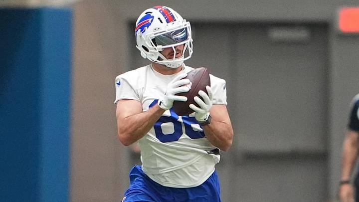 Buffalo Bills tight end Dalton Kincaid (86) catches a pass during Buffalo Bills Minicamp.