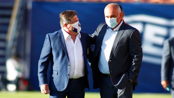 Miguel Herrera y Memo Vázquez Jr disputaron la última final entre entrenadores mexicanos Miguel Herrera y Memo Vázquez Jr disputaron la última final entre entrenadores mexicanos