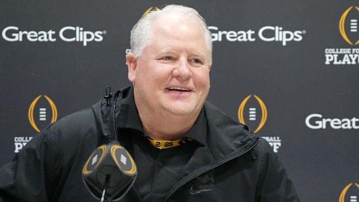 Jan 18, 2025; Atlanta, GA, USA; Ohio State Buckeyes offensive coordinator Chip Kelly during 2025 CFP National Championship Media Day at Georgia World Congress Center, Building A. Mandatory Credit: Kirby Lee-Imagn Images Jan 18, 2025; Atlanta, GA, USA; Ohio State Buckeyes offensive coordinator Chip Kelly during 2025 CFP National Championship Media Day at Georgia World Congress Center, Building A. Mandatory Credit: Kirby Lee-Imagn Images