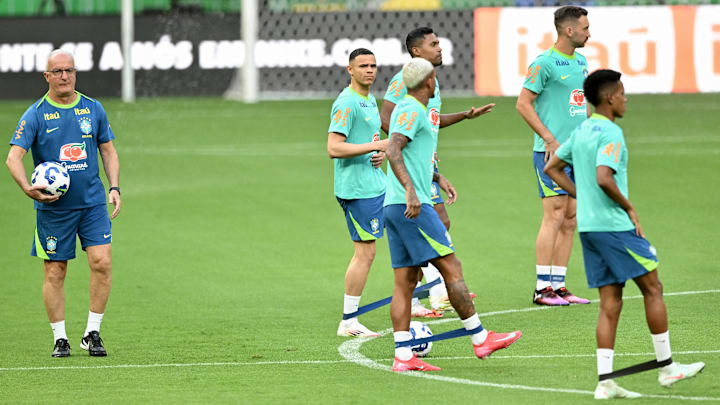 Técnico deve mudar time titular em relação ao último jogo do Brasil Técnico deve mudar time titular em relação ao último jogo do Brasil