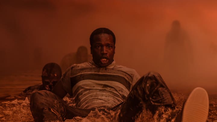 His House: Ṣọpẹ Dìrísù as Bol Majur. Cr. Aidan Monaghan/NETFLIX © 2020 His House: Ṣọpẹ Dìrísù as Bol Majur. Cr. Aidan Monaghan/NETFLIX © 2020