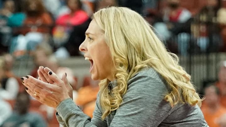 Feb 6, 2022; Austin, Texas, USA;  Baylor Lady Bears head coach Nicki Collen talks to her team against the Texas Longhorns during the second half at Frank C. Erwin Jr. Center. Mandatory Credit: Chris Jones-Imagn Images