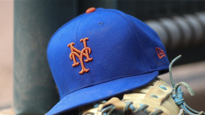 Jul 13, 2022; Atlanta, Georgia, USA; A detailed view of a New York Mets hat and glove in the dugout against the Atlanta Braves in the eighth inning at Truist Park. Jul 13, 2022; Atlanta, Georgia, USA; A detailed view of a New York Mets hat and glove in the dugout against the Atlanta Braves in the eighth inning at Truist Park.