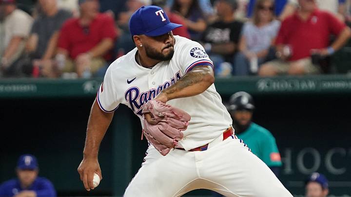 Texas Rangers pitcher Luis Curvelo. Texas Rangers pitcher Luis Curvelo.