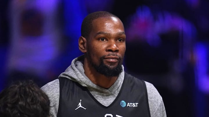 Feb 15, 2025; Oakland, CA, USA; Shaq’s OGs forward Kevin Durant (35) of the Phoenix Suns walks on to the court during the NBA All Star-Practice at Oracle Arena. Mandatory Credit: Cary Edmondson-Imagn Images
