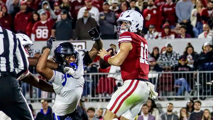 Kentucky defensive lineman Mi'Quise Humphrey-Grace pressures Oklahoma quarterback John Mateer. Kentucky defensive lineman Mi'Quise Humphrey-Grace pressures Oklahoma quarterback John Mateer.