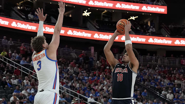Arizona Wildcats forward Koa Peat (10) dominated the Florida Gators with 30 points in his debut.
