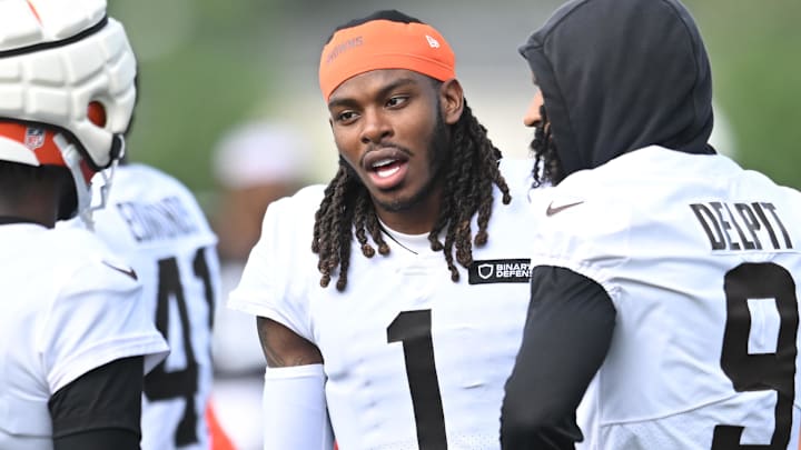 Jul 26, 2025; Berea, OH, USA; Cleveland Browns cornerback Martin Emerson Jr. (1) talks to cornerback Denzel Ward (21) and safety Grant Delpit (9) during training camp at CrossCountry Mortgage Campus. Mandatory Credit: Ken Blaze-Imagn Images Jul 26, 2025; Berea, OH, USA; Cleveland Browns cornerback Martin Emerson Jr. (1) talks to cornerback Denzel Ward (21) and safety Grant Delpit (9) during training camp at CrossCountry Mortgage Campus. Mandatory Credit: Ken Blaze-Imagn Images