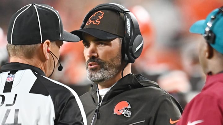 Oct 21, 2021; Cleveland, Ohio, USA; Cleveland Browns head coach Kevin Stefanski talks with an official during the second half against the Denver Broncos at FirstEnergy Stadium. Mandatory Credit: Ken Blaze-Imagn Images