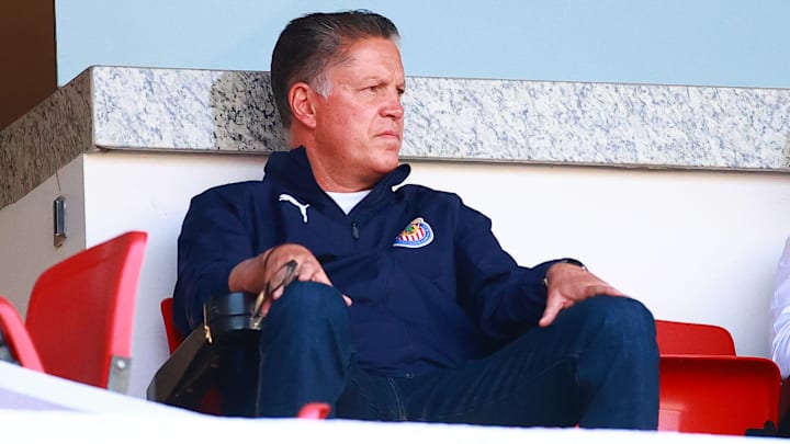 Ricardo Peláez, director deportivo de Chivas, ha sido criticado de forma constante por la afición rojiblanca.