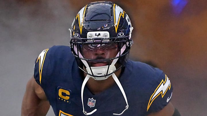 Oct 23, 2025; Inglewood, California, USA; Los Angeles Chargers outside linebacker Khalil MacK (52) is introduced for the game against the Minnesota Vikings at SoFi Stadium. Mandatory Credit: Jayne Kamin-Oncea-Imagn Images Oct 23, 2025; Inglewood, California, USA; Los Angeles Chargers outside linebacker Khalil MacK (52) is introduced for the game against the Minnesota Vikings at SoFi Stadium. Mandatory Credit: Jayne Kamin-Oncea-Imagn Images