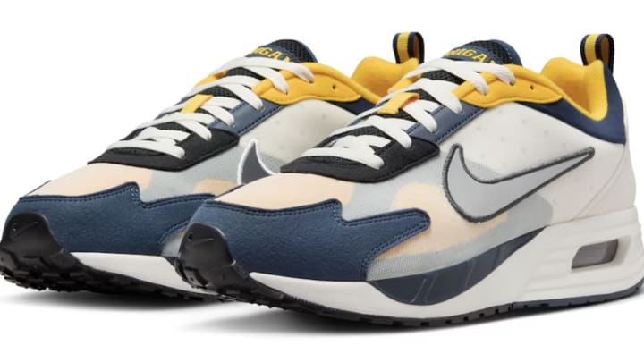 Michigan Wolverines Nike Unisex Air Max Solo Shoes Michigan Wolverines Nike Unisex Air Max Solo Shoes
