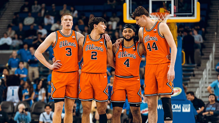 Members of the Illinois men's basketball team huddle up during the Illini's 95-94 overtime loss to UCLA on Sunday at Pauley Pavilion in Los Angeles.
