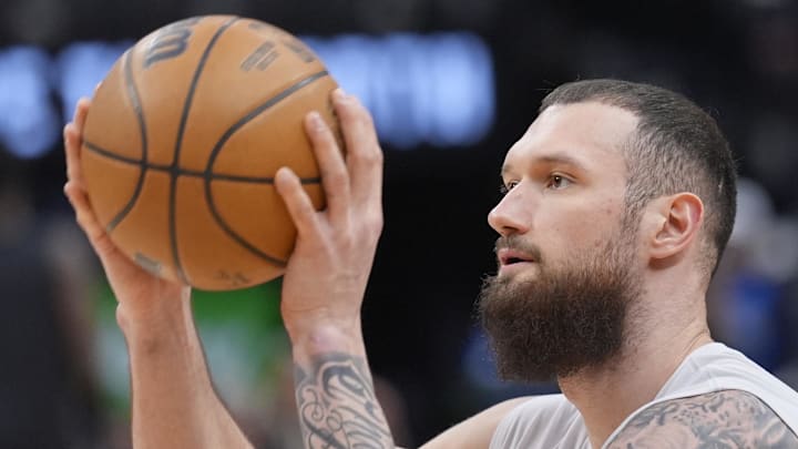 Toronto Raptors forward Sandro Mamukelashvili goes to shoot a basket.