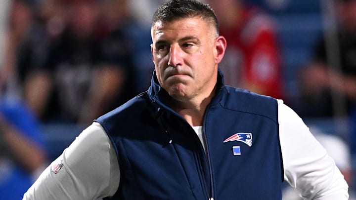  New England Patriots head coach Mike Vrabel before the game at Highmark Stadium. Man