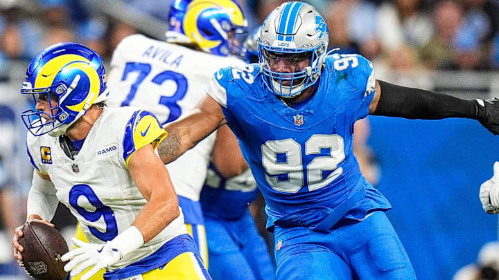 Detroit Lions defensive end Marcus Davenport (92) pressures Los Angeles Rams quarterback Matthew Stafford (9) 