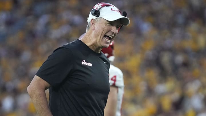 Houston Cougars head coach Willie Fritz yells out to his team as they play against the ASU Sun Devils at Mountain America Stadium.