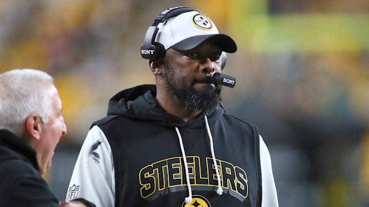 Pittsburgh Steelers head coach Mike Tomlin looks on as the clock winds down during the second half against the Green Bay Packers at Acrisure Stadium in Pittsburgh, PA on October 26, 2025.