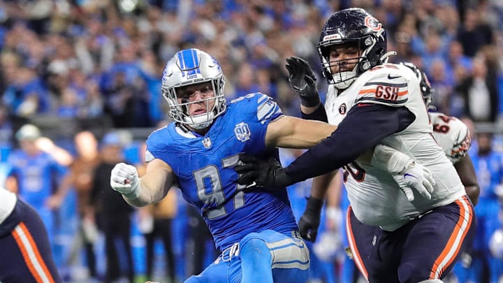 Detroit Lions defensive end Aidan Hutchinson (97) and Chicago Bears offensive tackle Darnell Wright (58) battle Detroit Lions defensive end Aidan Hutchinson (97) and Chicago Bears offensive tackle Darnell Wright (58) battle