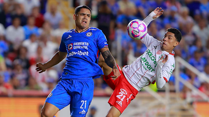 El uruguayo Gabriel Fernández y el colombiano Johan Rojas en el Apertura 2025