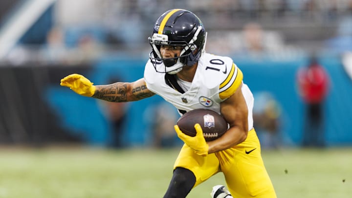 Aug 9, 2025; Jacksonville, Florida, USA; Pittsburgh Steelers wide receiver Roman Wilson (10) runs the ball against the Jacksonville Jaguars during the first quarter at EverBank Stadium. Mandatory Credit: Morgan Tencza-Imagn Images Aug 9, 2025; Jacksonville, Florida, USA; Pittsburgh Steelers wide receiver Roman Wilson (10) runs the ball against the Jacksonville Jaguars during the first quarter at EverBank Stadium. Mandatory Credit: Morgan Tencza-Imagn Images