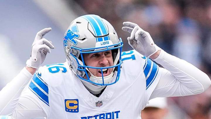 Detroit Lions quarterback Jared Goff (16).