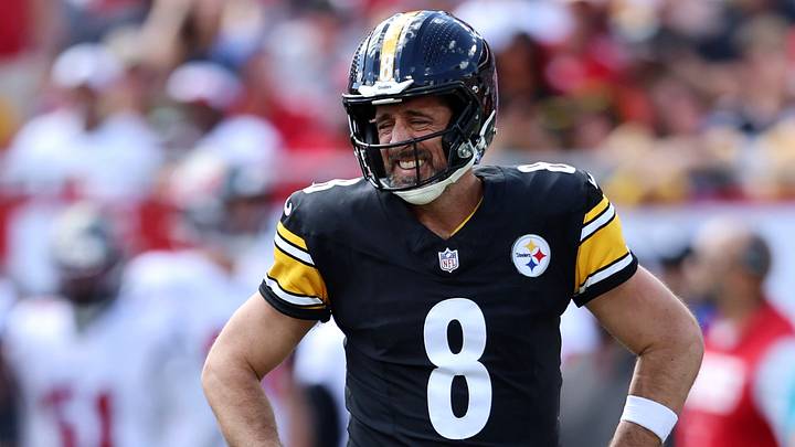 Pittsburgh Steelers quarterback Aaron Rodgers